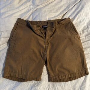 PATAGONIA SHORTS - 7 INCH MEN'S
STAIN ON LEFT FRONT